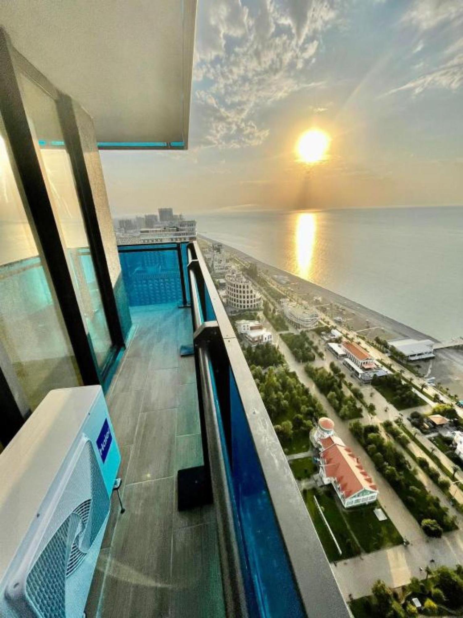 Orbi City Sea View Aparthotel Batoemi Buitenkant foto