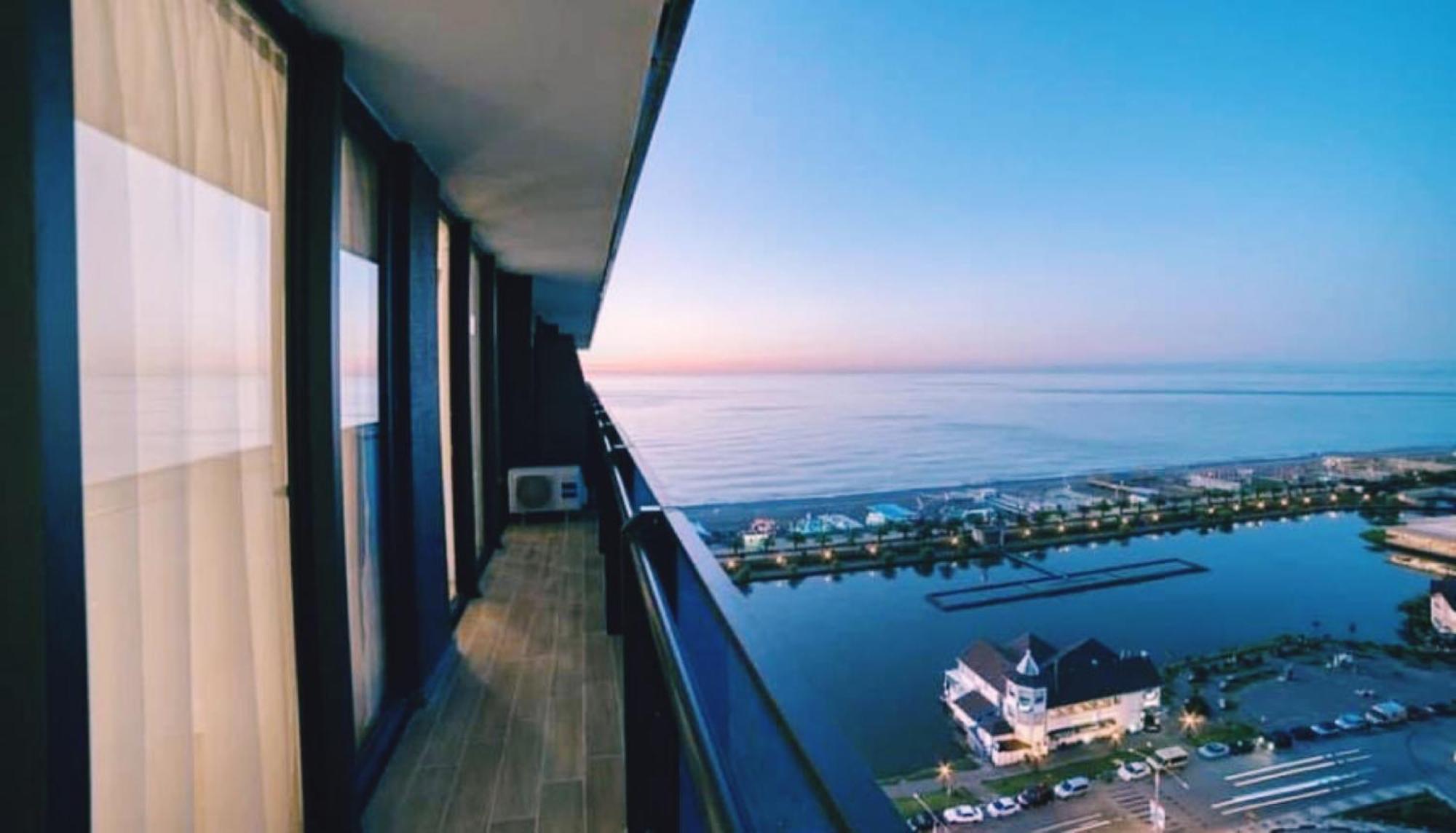 Orbi City Sea View Aparthotel Batoemi Buitenkant foto