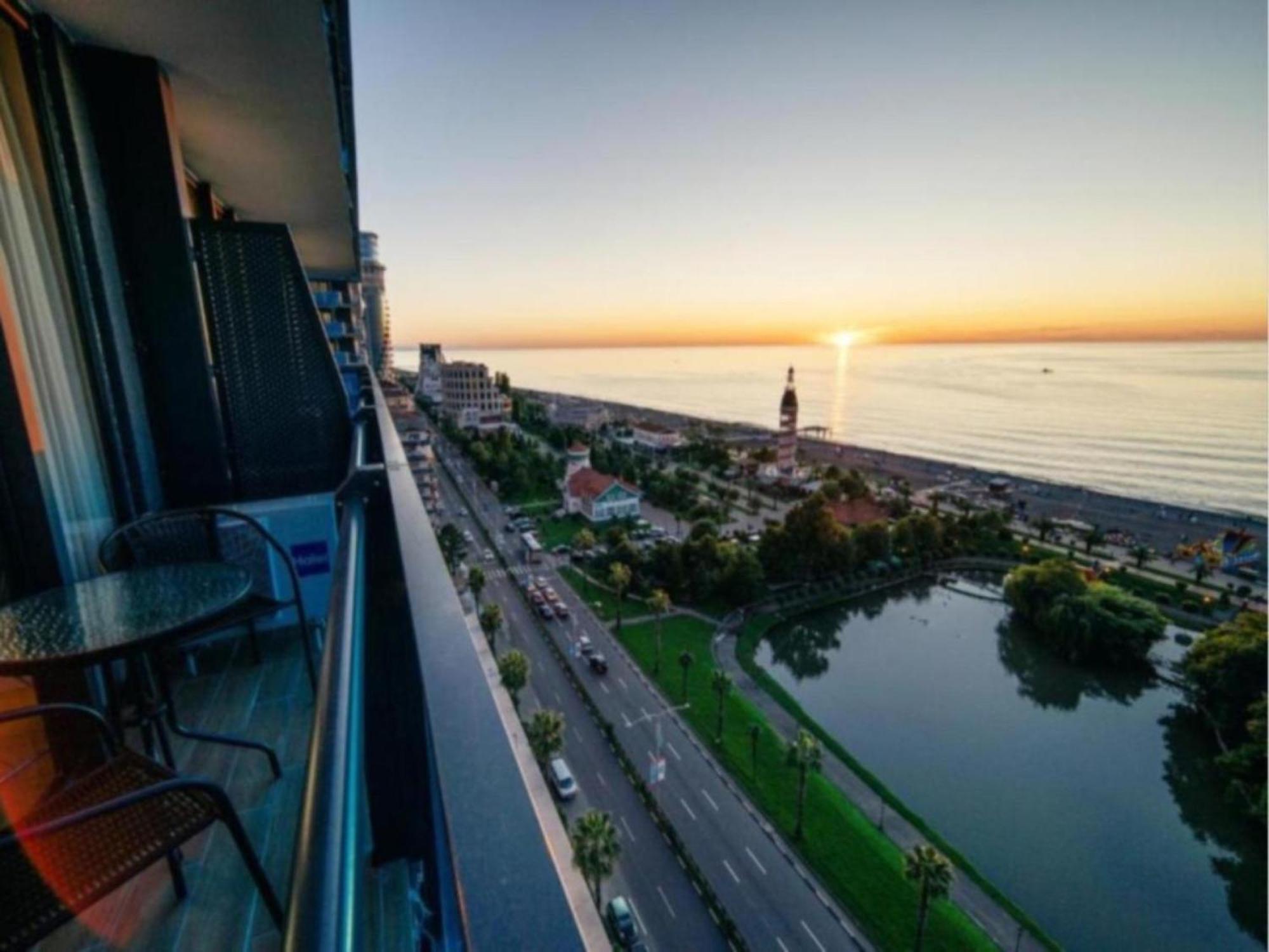 Orbi City Sea View Aparthotel Batoemi Buitenkant foto